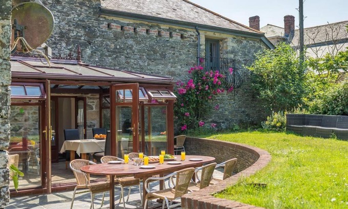 Newquay Casa | Super Spacious Country house pet/party friendly.