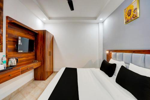 Vasundhara Hotel | Super Townhouse Status By Sbg Near Anand Vihar Vaishali Metro Station