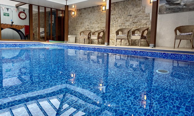 Lyme Regis Casa | Super warm, private, indoor pool - just for you! 5 Bedrooms, Rural Seaside