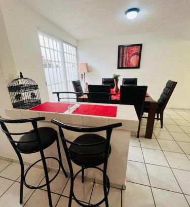 Querétaro Casa | Super zona comercial y cerca de todo