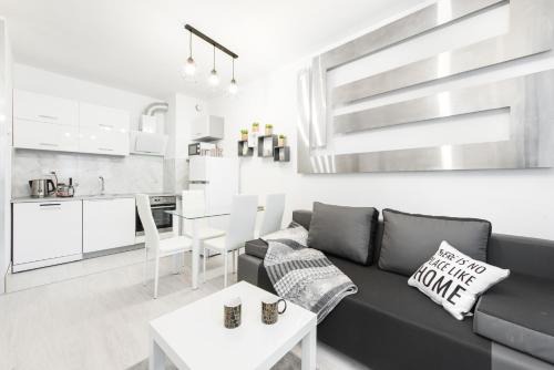 Mokotow Apartamento | SuperApart Augustówka 73 "Sleek 1BR Home with Balcony & Pet-Friendly"