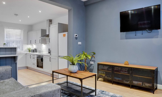 Birkenhead Casa | Superb 2 bedroom house - minutes to City Centre