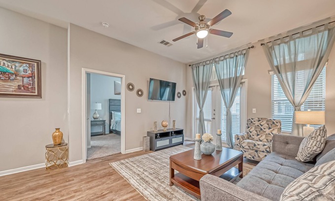 South Main Apartamento | Superb 2Bed 2Bath W Pool View N NRG Med Ctr Area
