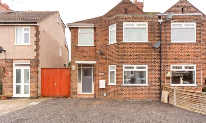 Acresford Casa | Superb 3 Bed Sleeps 7 Families/Contractors NEC