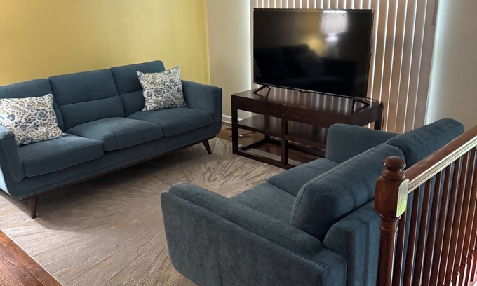 Chicago Heights Casa | Superb 3-bedroom house with fitness room in Chicago Heights