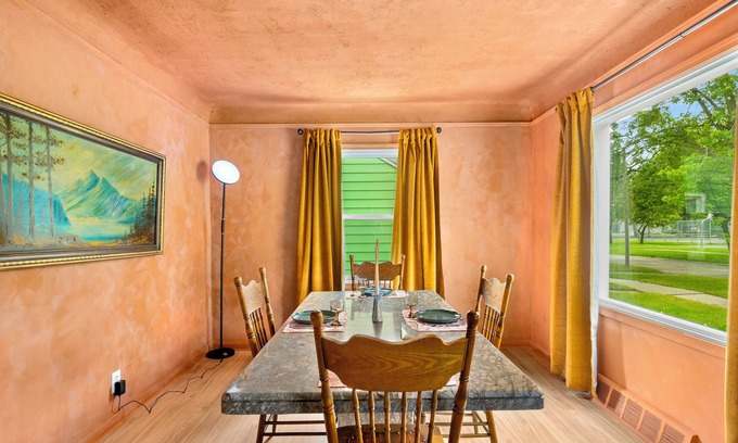 Royal Oak Casa | Superb 3-bedroom house with AC in Royal Oak