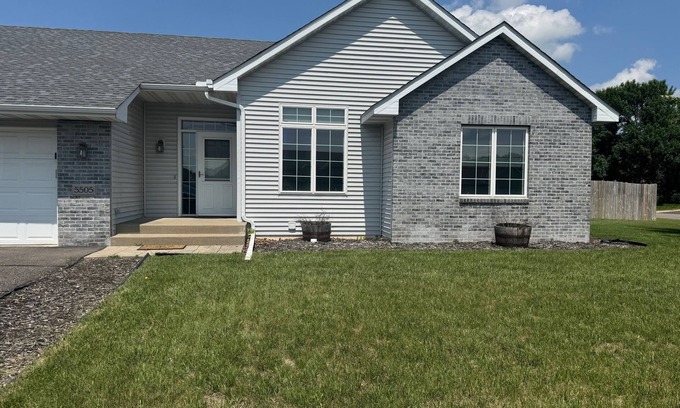 Big Lake Casa | Superb 5-bedroom house in Big Lake in friendly, safe neighborhood.