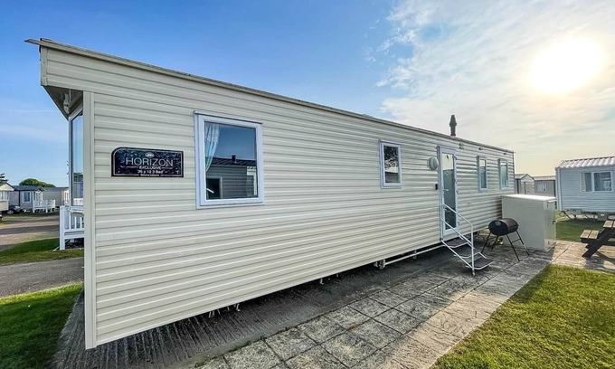 Caister-on-Sea Casa | Superb 8 berth caravan, close to amenities at Caister Beach ref 30073F
