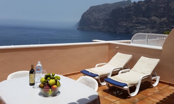 Los Gigantes Apartamento | SUPERB APARTMENT WITH SPECTACULAR SUN TERRACE BOASTING CLIFF AND SEA VIEWS. 1