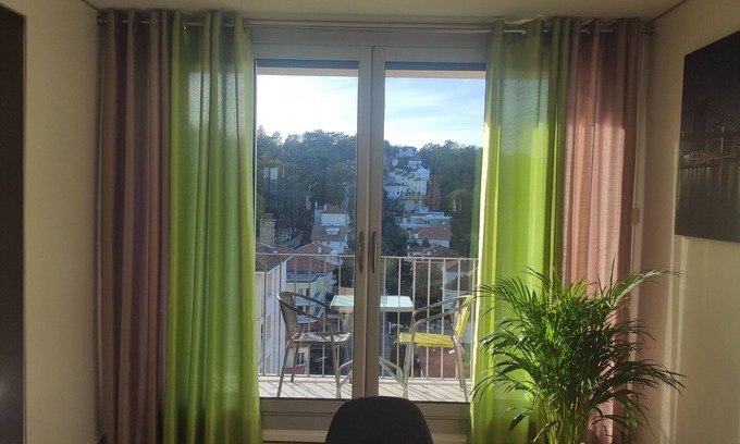 Saint-Etienne Apartamento | Superb apartment with free parking and streetcar