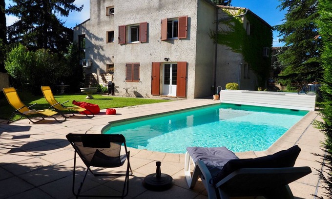 Volx Apartamento | Superb apartment in a villa with swimming pool in a quiet location!
