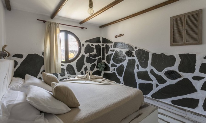 Tinajo Cama Y Desayuno | Magnífico apartamento con jardín con vistas a las montañas.