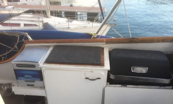 Cannes Old Town Alquiler De Eote | superb authentic boat in the old port of Cannes