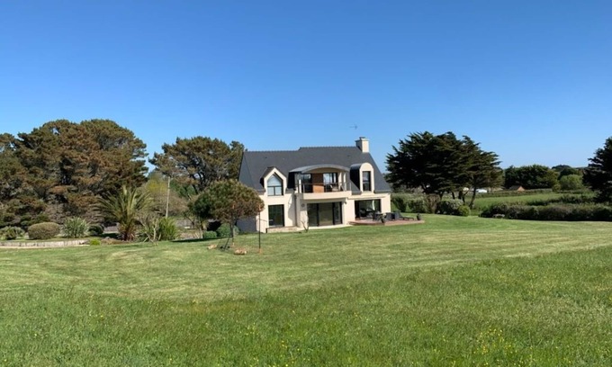 Erdeven Villa | Superb Beach Villa with exceptional 180 ° sea view