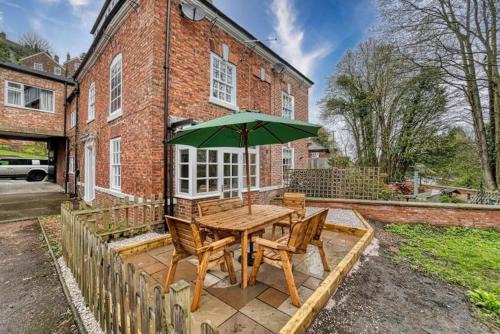 Bridgnorth Casa | Superb Bridgnorth House with Parking & Garden Perfect for Families and Business - Sleeps 6 by PureStay