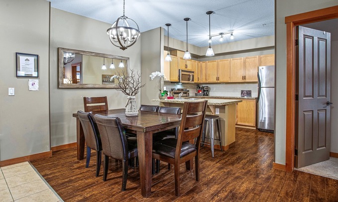 Canmore Apartamento | Superb Family Friendly 3 Bedroom - Pool & Hot Tub | Pets OK