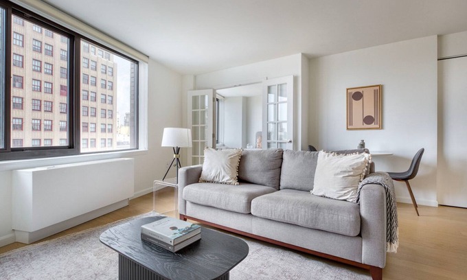 Union Square Apartamento | Superb Flatiron 1BR w/ Gym, Elevator & Doorman, nr Trains, by Blueground