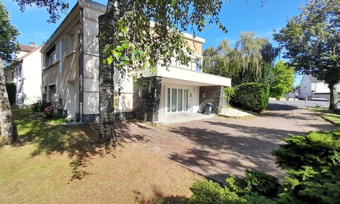 Chateauroux Chalet De Esquí | Superb house 3 bedrooms-air conditioning-garden