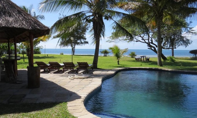 Inhambane Province Casa | Superb lodge with AC in Inhassoro - 9 bedrooms available
