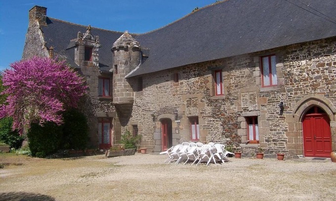 Roz-Landrieux Casa | Magnífica casa señorial, verde y tranquila, en el centro de las actividades turísticas.