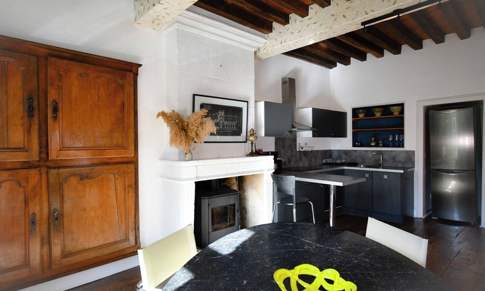 Soyaux Apartamento | Superb manor house apartment with garden and swimming pool