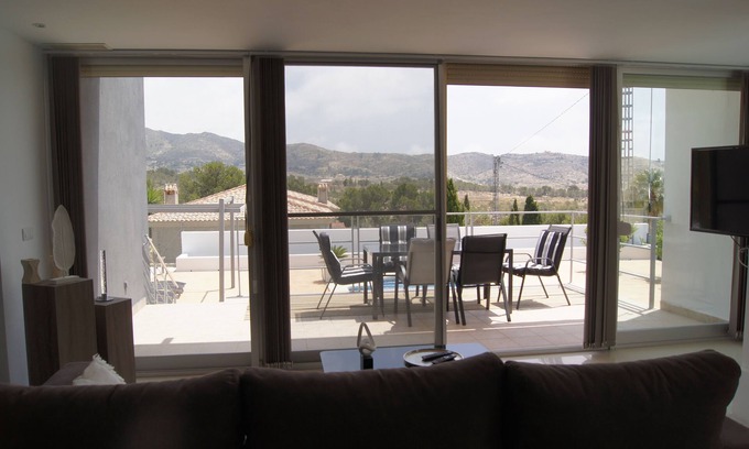 Busot Villa | Magnífica villa moderna de Alicante con piscina cubierta climatizada