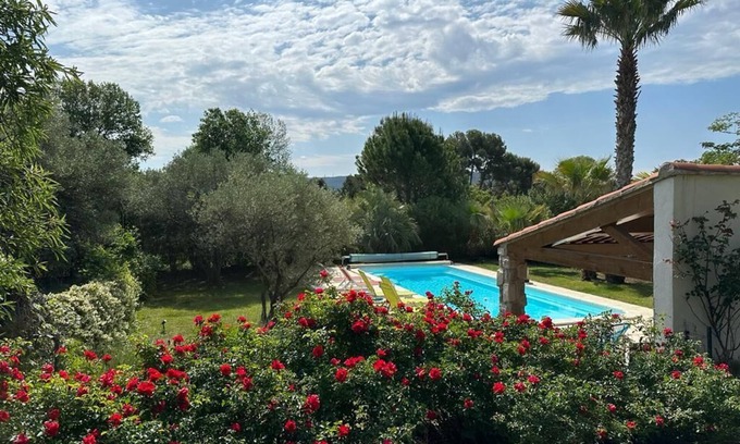 Velaux Villa | Superb Provencal villa with the sound of cicadas