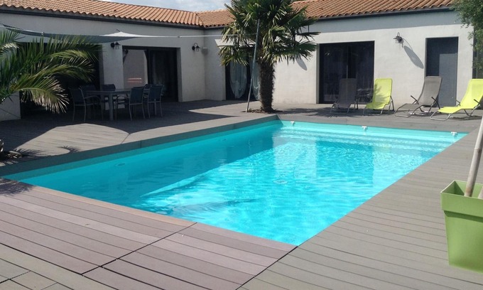 Montroy Villa | magnífica villa de una sola planta de 250