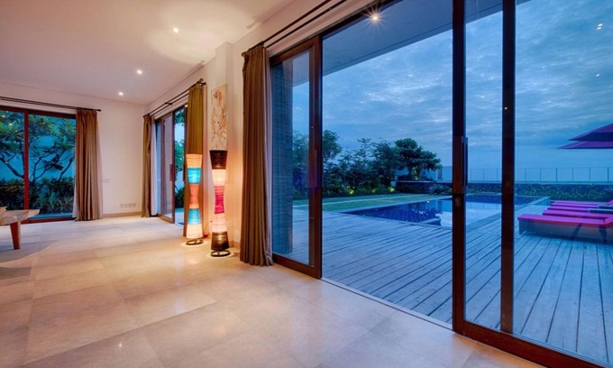 Keramas Villa | Excelente, espaciosa, moderna villa balinesa, frente a la playa en Keramas Beach, Gianyar