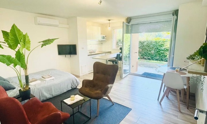 Grenade-sur-Garonne Apartamento | Superb studio in secure residence with swimming pool