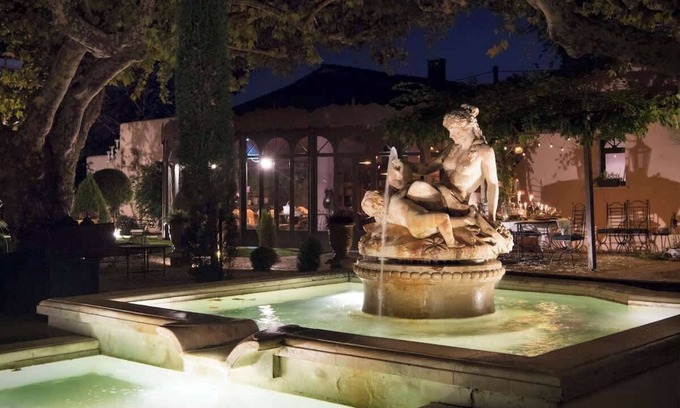 Noves Cama Y Desayuno | Magnífica suite en una villa con piscina privada