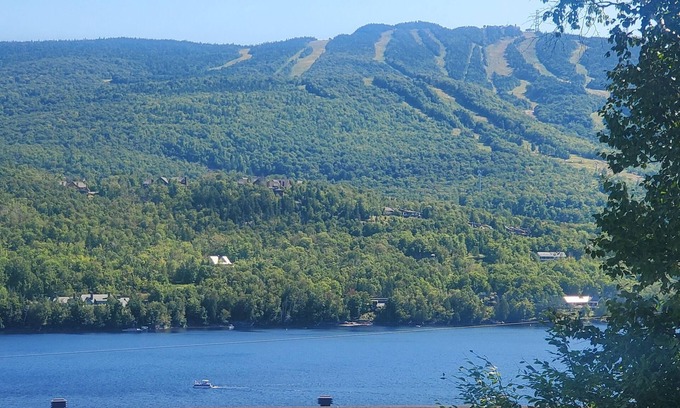Mont-Tremblant Apartamento | Superb suite with magnificent lake and mountain views