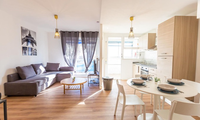 La Villette Apartamento | Superb T4 Terrace Near Station / Joliette