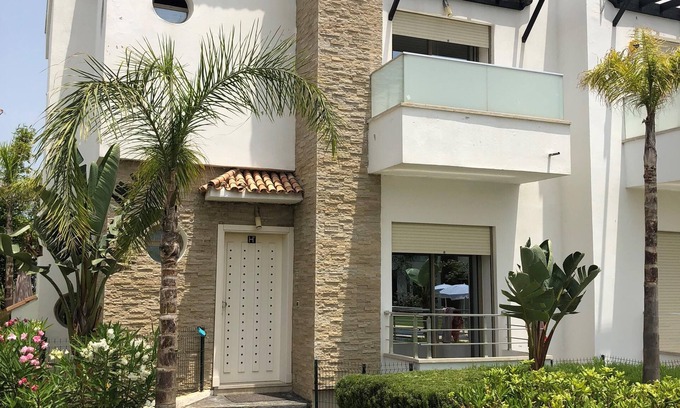 Skhirat Plage Villa | Magnífica villa Triplex en Skhirat en hermosas residencias seguras piscinas juegos aéreos
