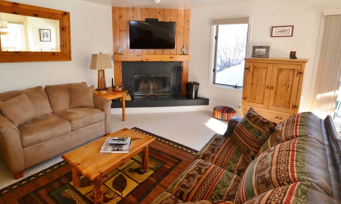 Moose Wilson Road Condominio | Magnífica unidad de 1 cama King / BA con cama extragrande - Acceso gratuito a gimnasio / bañera de hidromasaje / sauna / piscina