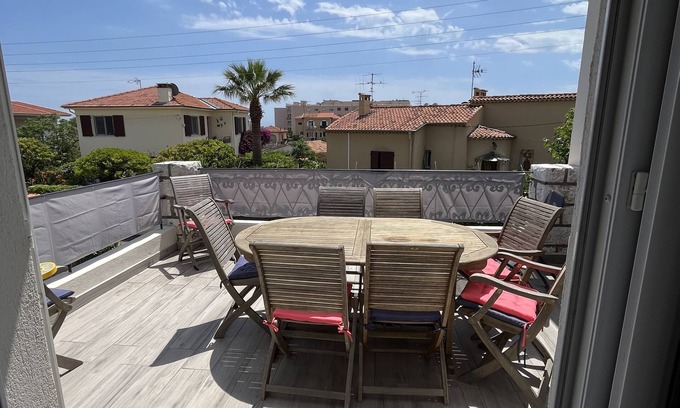 Saint-Laurent-du-Var Apartamento | Superb upstairs villa with private garden and parking.