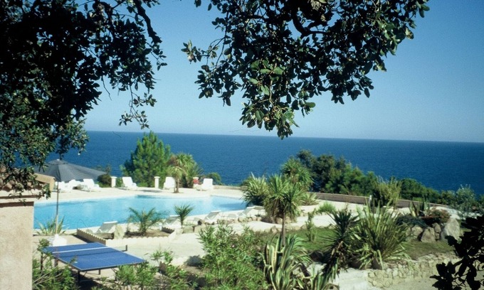 Sari-Solenzara Villa | Pequeñas villas de 50 m² junto al mar.