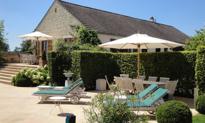 Meursault Casa | Magnífica villa con vistas a viñedos, piscina de 100 m² asegurada por cubierta eléctrica.