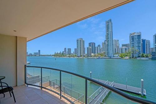 Surfers Paradise Apartamento | Superb Waterfront Villa in Surfers