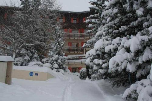 Saint-Etienne-de-Tinee Apartamento | Superbe appartement vue montagne