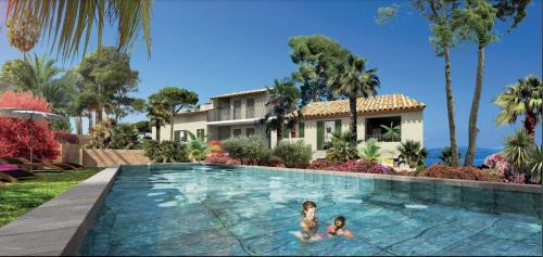 Sainte-Maxime Apartamento | Superbe appart neuf centre ville 6 personnes calme avec jardin