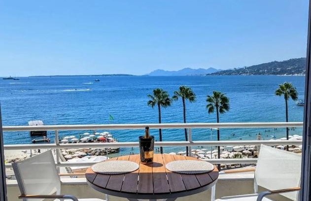 Juan-les-Pins Apartamento | Superbe appartement vue mer panoramique