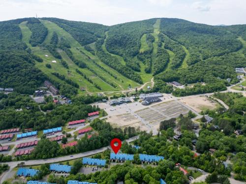 Stoneham Apartamento | Superbe condo face aux pentes de ski Stoneham!
