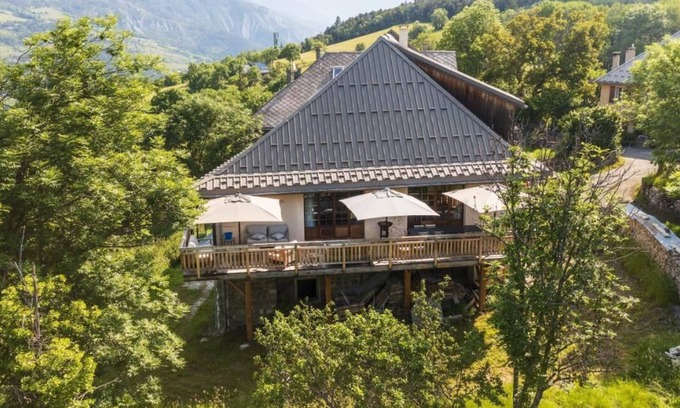 Barcelonnette Chalet De Esquí | Superbe Ferme Rénovée en Chalet de Luxe en Pleine Nature Dans un Petit Hameau