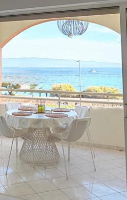 Ajaccio Apartamento | Superbe Pieds dans l eau ajaccio face à la mer plage de sable fin route des îles des sanguinaires