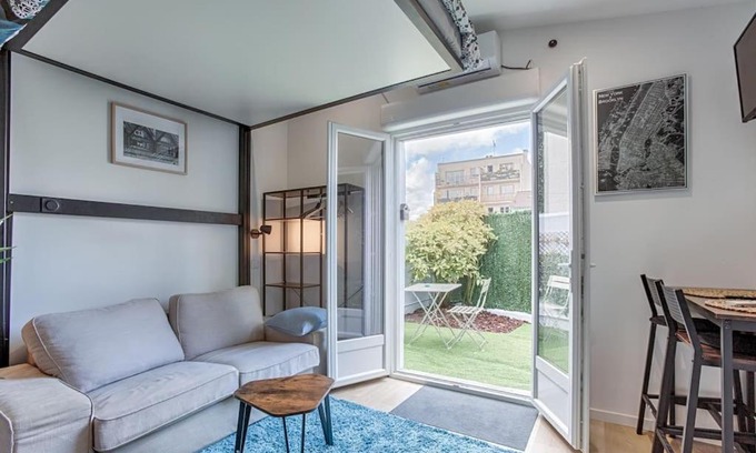 Colombes Apartamento | Superbe Studio avec Jardin Privé