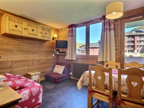 Belle Plagne Apartamento | Superbe studio-cabine pour 4 sur les pistes, balcon, casier à skis adjacent, parking - FR-1-455-141