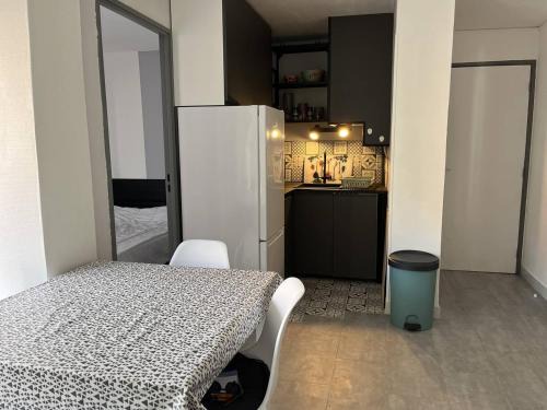 Cap d'Agde Apartamento | Superbe T2 Cabine pour 5 Pers au Centre Port d'Agde avec Parking Sécurisé et Terrasses - FR-1-749-64