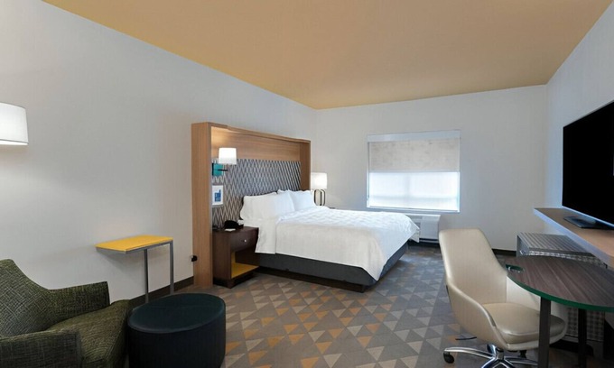 Southwind Casa | Superbly Appointed Room! Perfect for Work & Play!