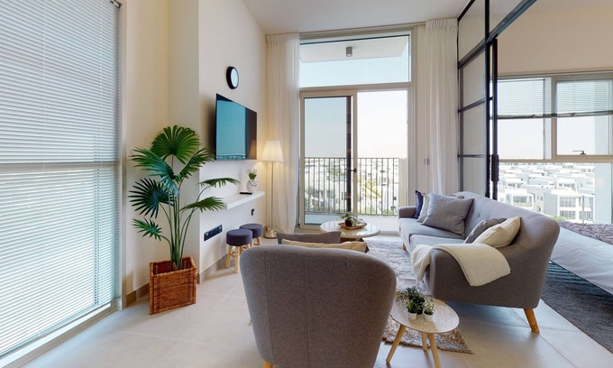 Emirates Hills Apartamento | SuperHost - High-End apartment With Burj Khalifa Glimpse
